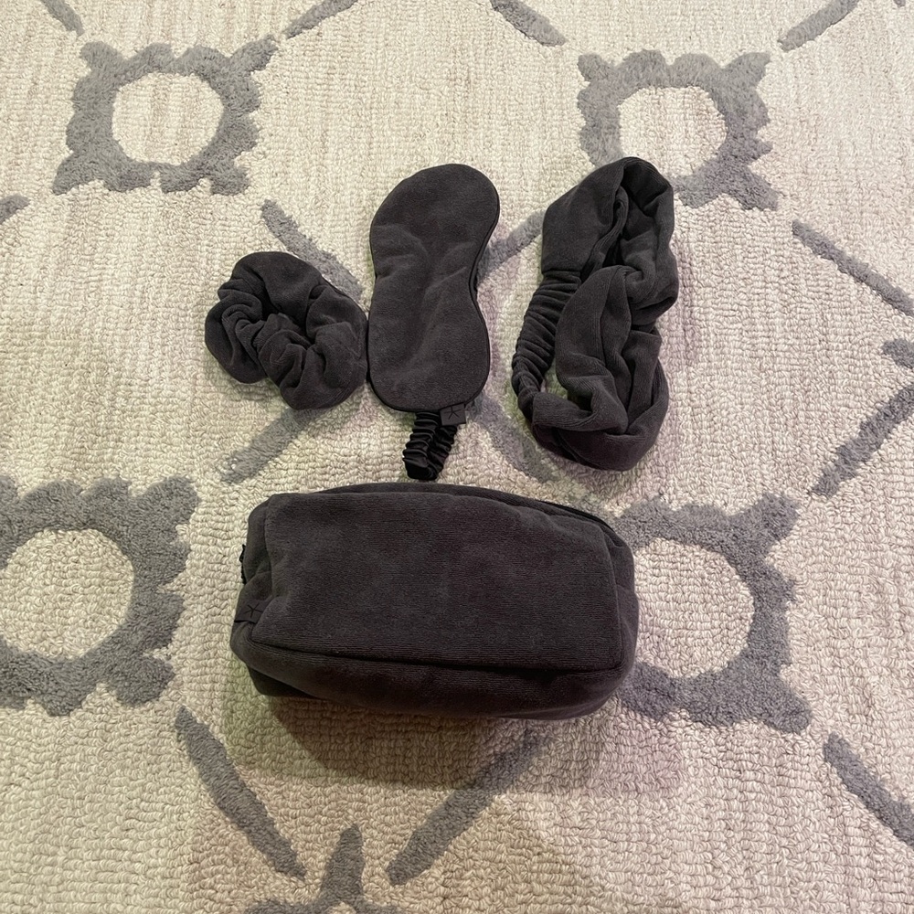 Barefoot Dreams CozyTerry NWOT Cosmetic Bag Set- Gray